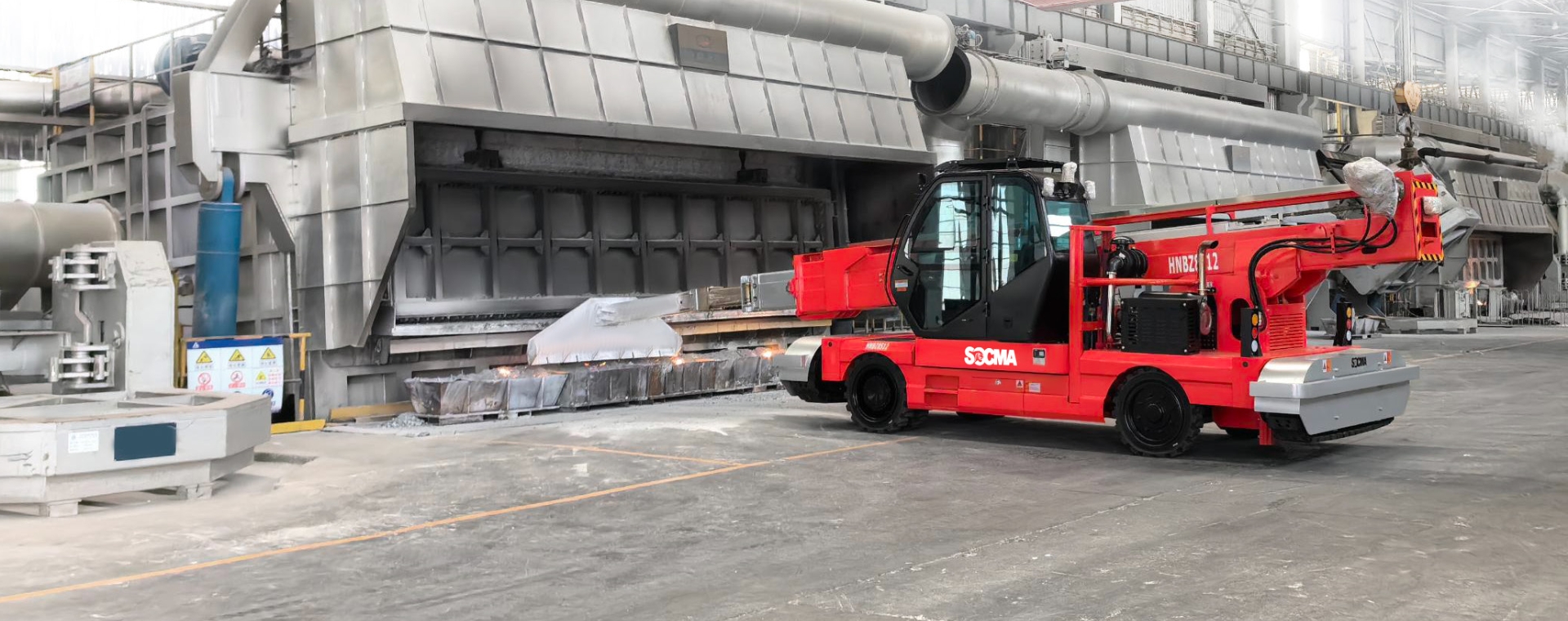 Präzisionslösungen für Aluminiumschmelzen mit SOCMA Ofenwartungsfahrzeugen